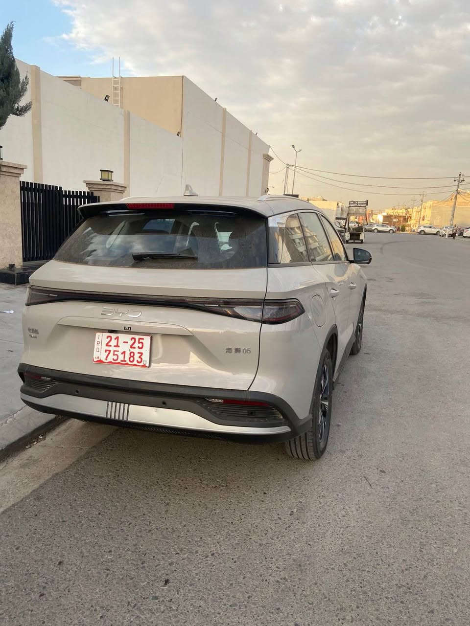 Byd sealion 05 
پاتری گەورە ١٢٠ کیلۆمتر  فول مواصفات  ٢ ملاحظەی هەیە ١٤٦ وەرەقە و مەجالێکی کەم ٤ هەزار رۆیشتووە فەحس و هەزام لۆ کردیە مانگێک و ١٠ رۆژی ماوە لۆ رەقەم ژمارە تەلەفۆن و واتساپ *********** أربيل, العراق
