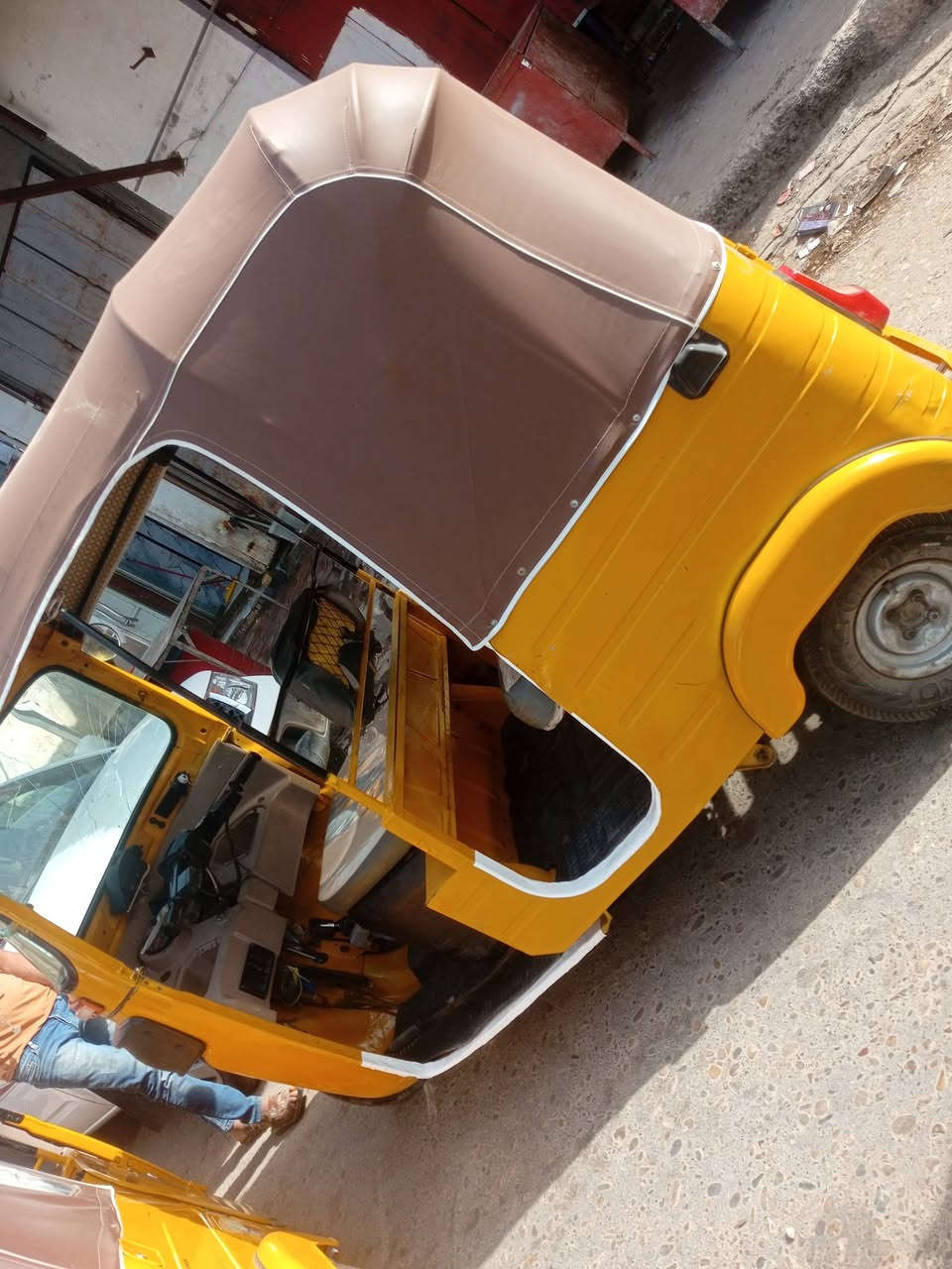 سلام عليكم تكتك البيع موديل 19شهر 11
معمره خاسات جوه دوسه سهر خمسه5وربه 
***********
