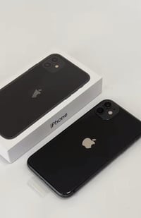 آيفون ١١ • ٦٤ • اسود