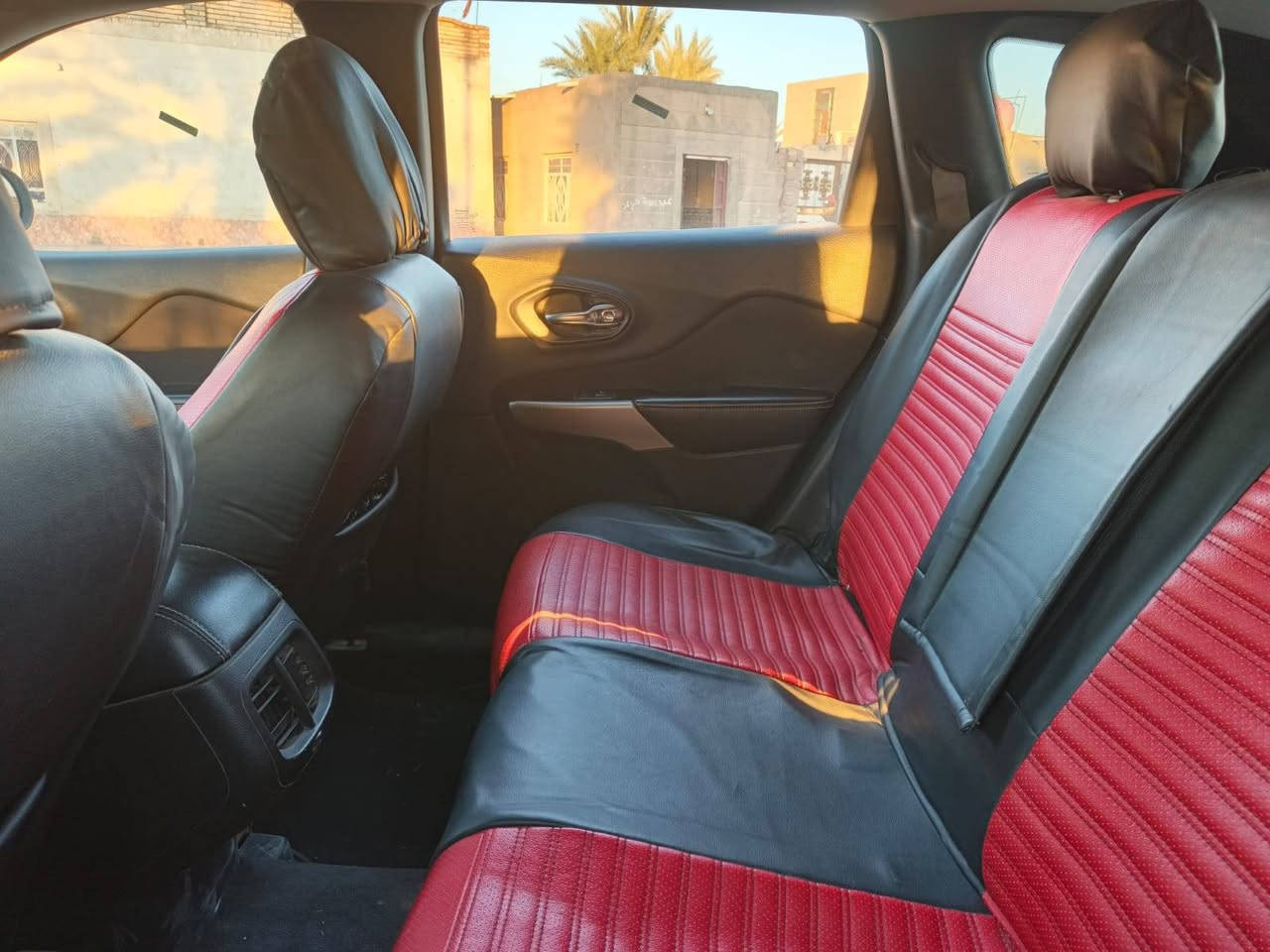 السلام عليكم للبيع جيب بزون 2018 رقم واسط دولي بسمي
حادثها تبديل جاملغ وبنيد بدون دواخل 
مواصفات 
بصمه 
شاشه كامره 
تبريد قطعتين 
وباقي المواصفات 
السياره جاهزه كير محرك حداده تبريد تخم تاير ظ
محرك ما مفتوح 4سلندر 
ماشيه 140 
السعر: 115 وبي مجال 
المكان ناصرية الغراف 
للاستفسار الاتصال على الرقم التالي: ***********
