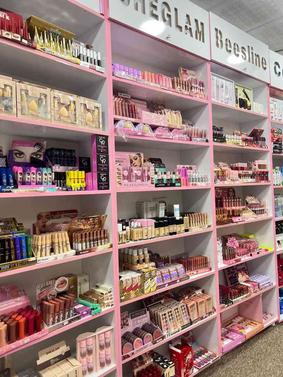 ‼️ كوزمتك للبيع النجف الأشرف حي المهندسين ‼️ 
للبيع للبيع مستعجل بسبب ظرف مادي كوزمتك للبيع كامل متكامل في حي المهندسين شارع الخيمة موقع تجاري ايجار مناسب ديكور بضاعه موظفة داخل المحل سبلت انارة كاميرات اعلان خارجي موقع تجاري جداً دخل المحل خير من الله وبسعر مناسب جدا ً مال مستعجل محل كامل متكامل البيع بسبب ظرف مادي لصاحب المحل


**إذا كنت صاحب هذا الإعلان وتريد حذفه لأي سبب، رجاءا أرسل رسالة إلى الدعم الفني**