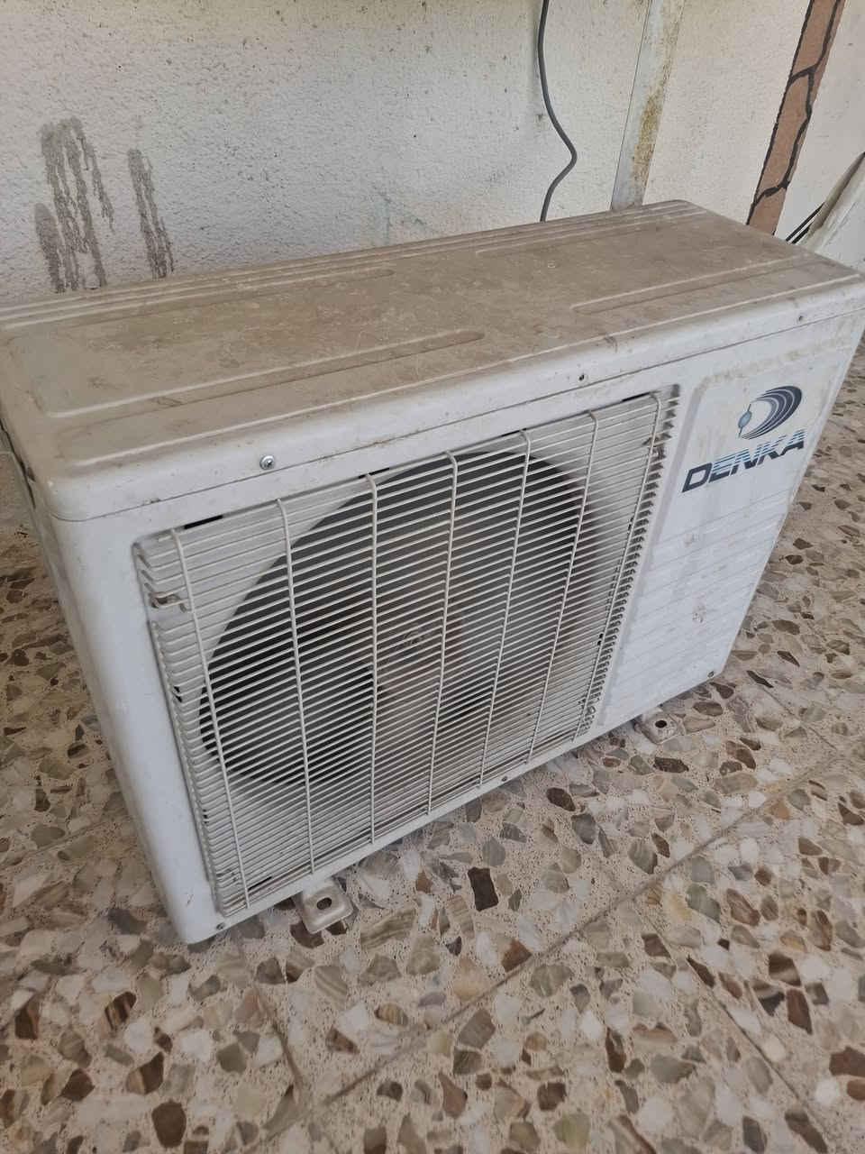 السلام عليكم سبلت للبيع نوع دنكا ثنين طن تبريد ثلج ماطور بلادي تدفائه تبريد ابيع على فحص العنوان حله ورديه خارج سعر ٢٩٠ رقمي ***********
