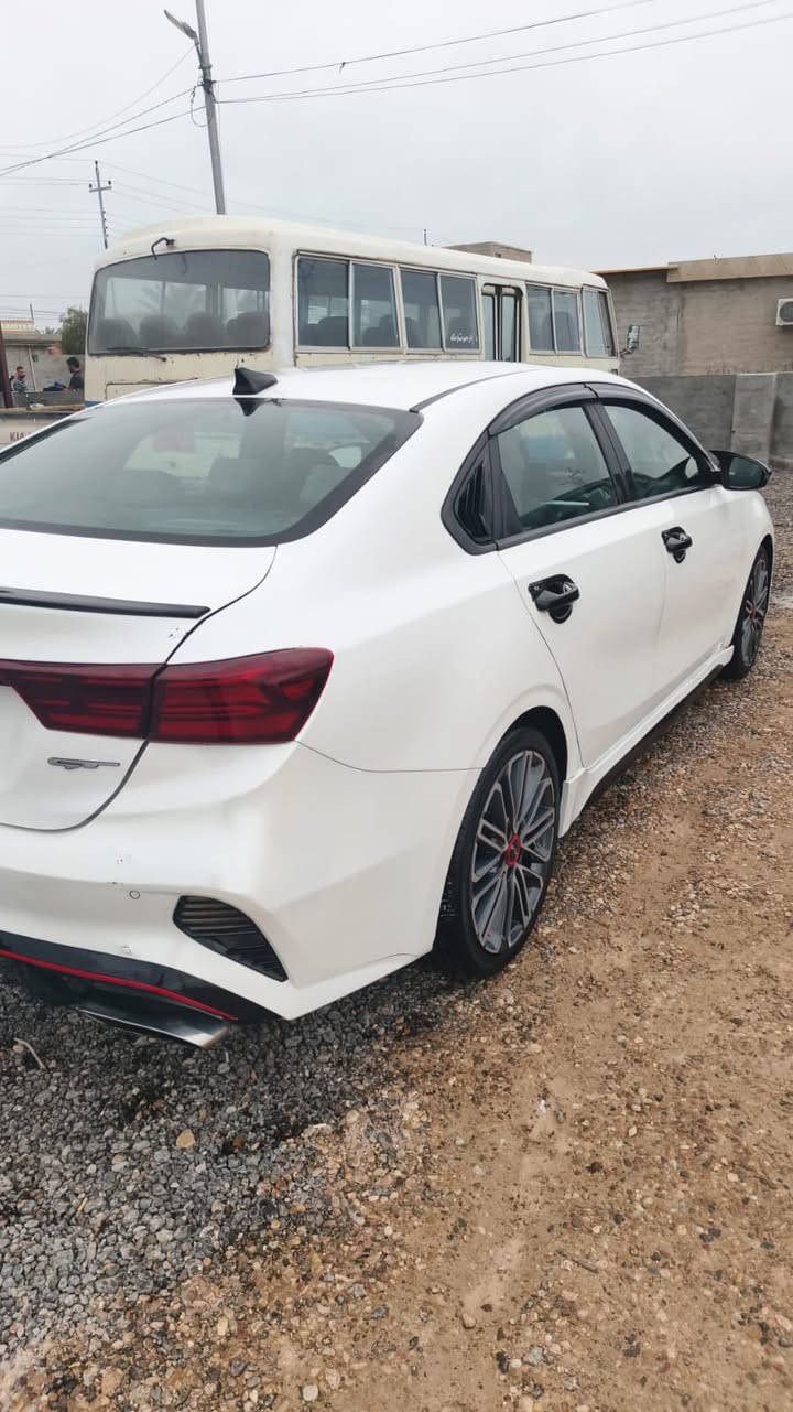 السلام عليكم كيا فورتي موديل ٢٣ فول مواصفات تترقم بغداد تاخذ مرقم وجاهز سياره مبدل بيها لغد أيمن السعر ١٢٥ وبيها مجال للشراي للتواصل ***********
