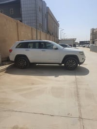 جيب كراند شيروكي  هيمي ٨ سلندر   لمتدد ٢٠١٤ خليجي فول بدون جكات فور وي...