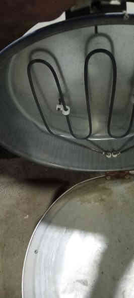 السلام عليكم ورحمة الله وبركاته طباخ أربعة عيون سعره 60اوفرن بيه شغل ع فحص اوفن سعره 40مستعمل قليل ثلاجه كريازي مصريه سعرها 100 تنور كهربائي شغل سعره    25,فافون الاستفساره ع رقم ***********
