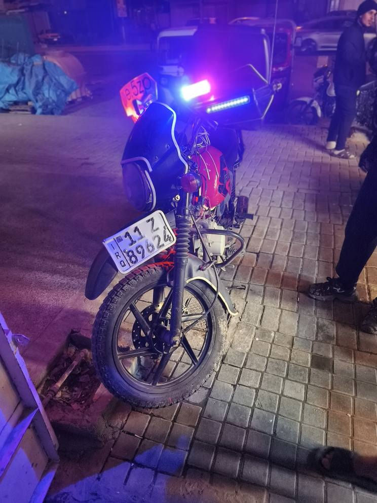 السلام عليكم دراجه بوكسر موديل 23 مجفته رايده ب2100 وبيه مجال بسيط التفيده يراسلني واتساب         ‏‪***********‬‏ بغداد, العراق
