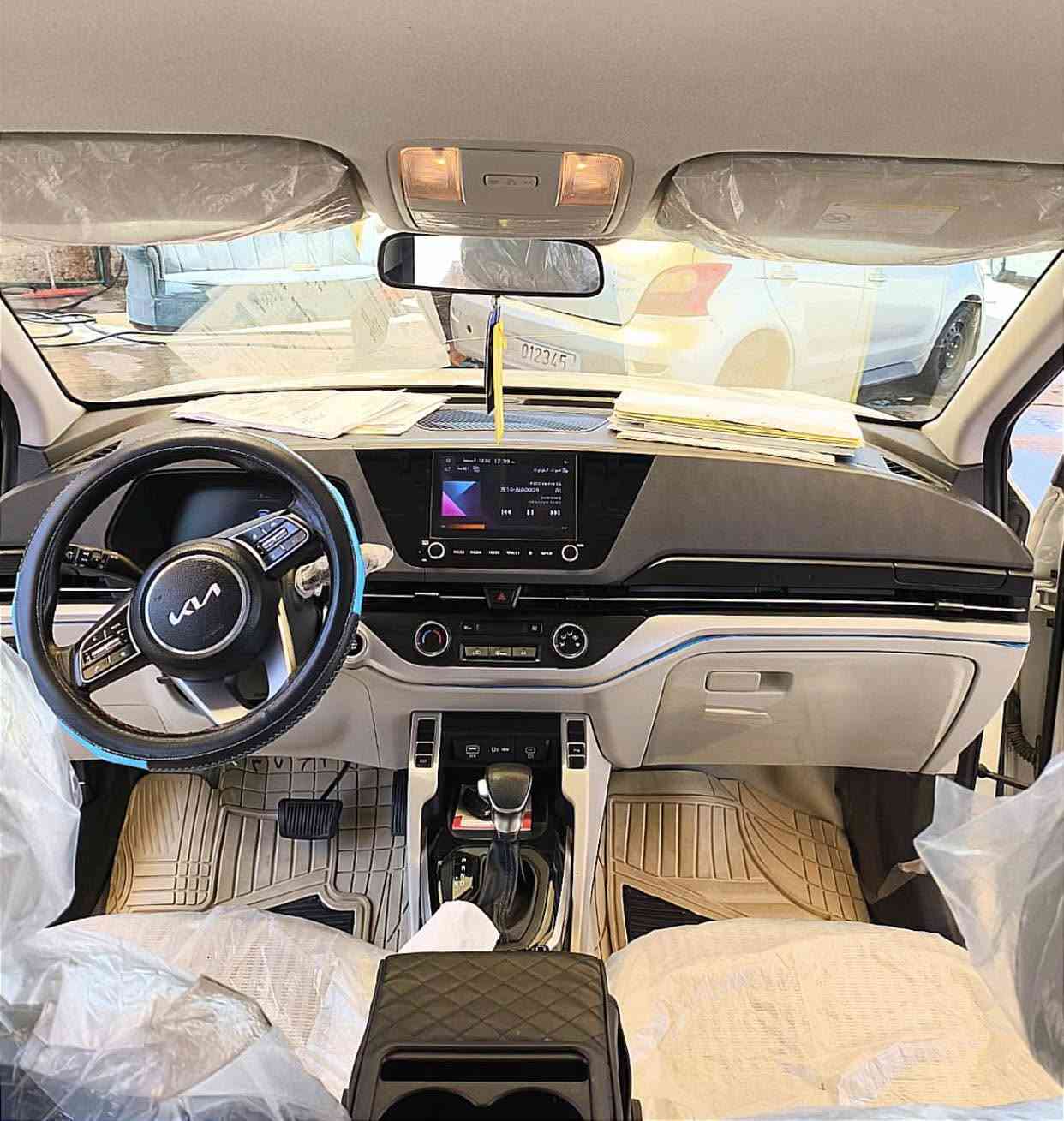 ✨لمعرفة السعر اكتب تعليق رقم 1  ويوصلك برسالة  💌

🚗 كيا كارينز 2023 الشكل الجديد شرط بعدها الكتلوكات والعدة بالسيلفون سيارة نظيفه جدا استخدام شخصي وراعيها صارف عليها هواي كشنات تغليف الارضيه مغلفه جلد اصلي
كامله من كلشي وبالعافية ع ياخذها 
✋ ملاحضة ✋ بيها صبغ قليل بين الباب والجاملغ فقط بدون دواخل نهائي 

⭐ جيل جديد من الأناقة والراحة العائلية
🗓️ الموديل: 2023 (خليجي)
⚙️ المحرك: 1.5 دبل نوزل – كير أوتوماتيك 8 سرعات
📌 العداد: 53 الف كيلومتر
📍 الأرقام: بغداد

🔹 أبرز المواصفات:
▫️ بصمة تشغيل + تشغيل عن بُعد
✨7 راكب 
▫️ مقاعد مخمل مع جلد فخم 3 صفوف 
▫️ تبريد 3 قطع مركزي 🥶❄️
▫️ إنارة أمامية وخلفية LED زينون
▫️ حساسات أمامية وخلفية وبالجوانب
▫️ مرايا كهربائية بإشارات جانبية
▫️ ستائر خلفية 
▫️أريل نفكيتر
▫️ شاشة أصلية مع كاميرا خلفية عالية الدقة دوارة 
▫️ عداد سرعة ديجيتال
▫️ كروز كنترول + تحكم كامل من المقود
▫️ إنارة داخلية LED 
▫️ أنظمة قيادة متعددة
▫️اوامر صوتية 
▫️مثبت سرعة 
▫️ويل فراشة 
▫️مري جانبية شفط كهربائي

مكان السيارة 📍 قضاء بلد 
رقم صاحب السيارة 

***********
