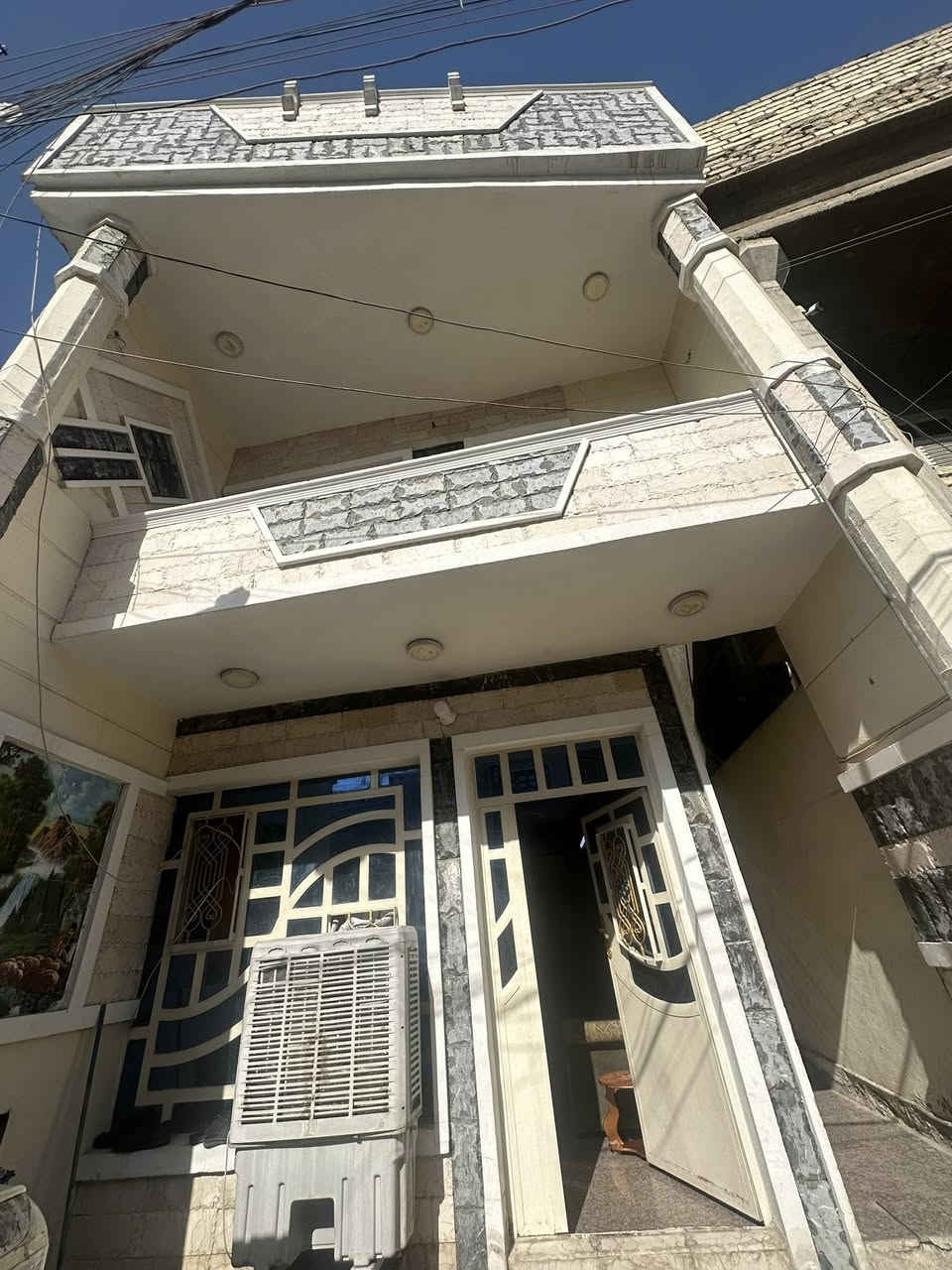 دار للبيع حي العامل بغداد الكرخ بناء حديث ثلاث غرف نوم واستقبال ، سعر مناسب للاتصال تواصل ع ***********

