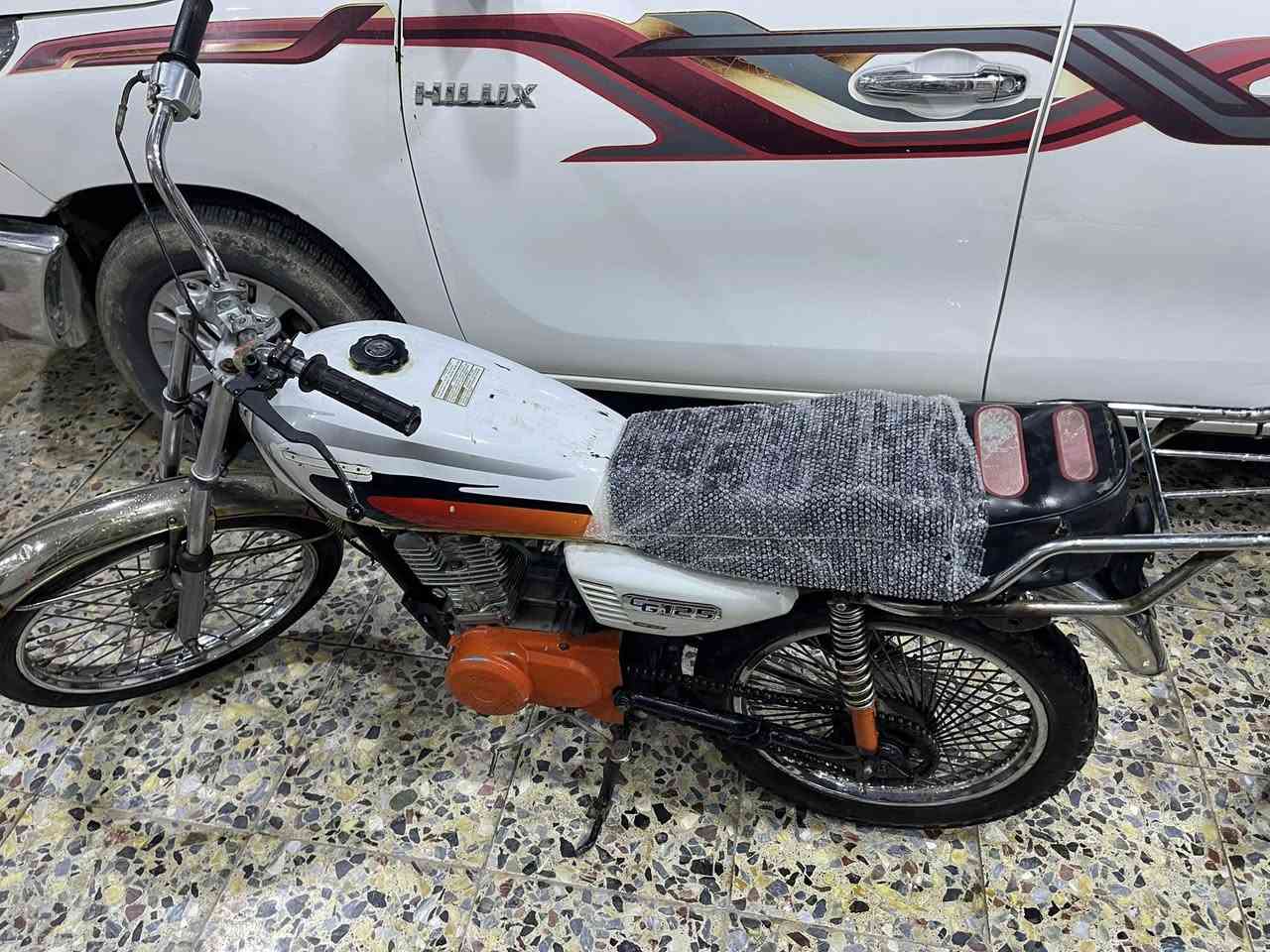 السلام عليكم كلك أربعه كير 3 دراجات دراجات حلوات ونصه جديد اكفلك من سرقه دراجات كلش نضيفات اصعد وطلع هندر واحد تريدهن كلهن 200 وبينه مجال تريد تأخذ واحده 225 قفل خاص مفتوح رقمي ***********
