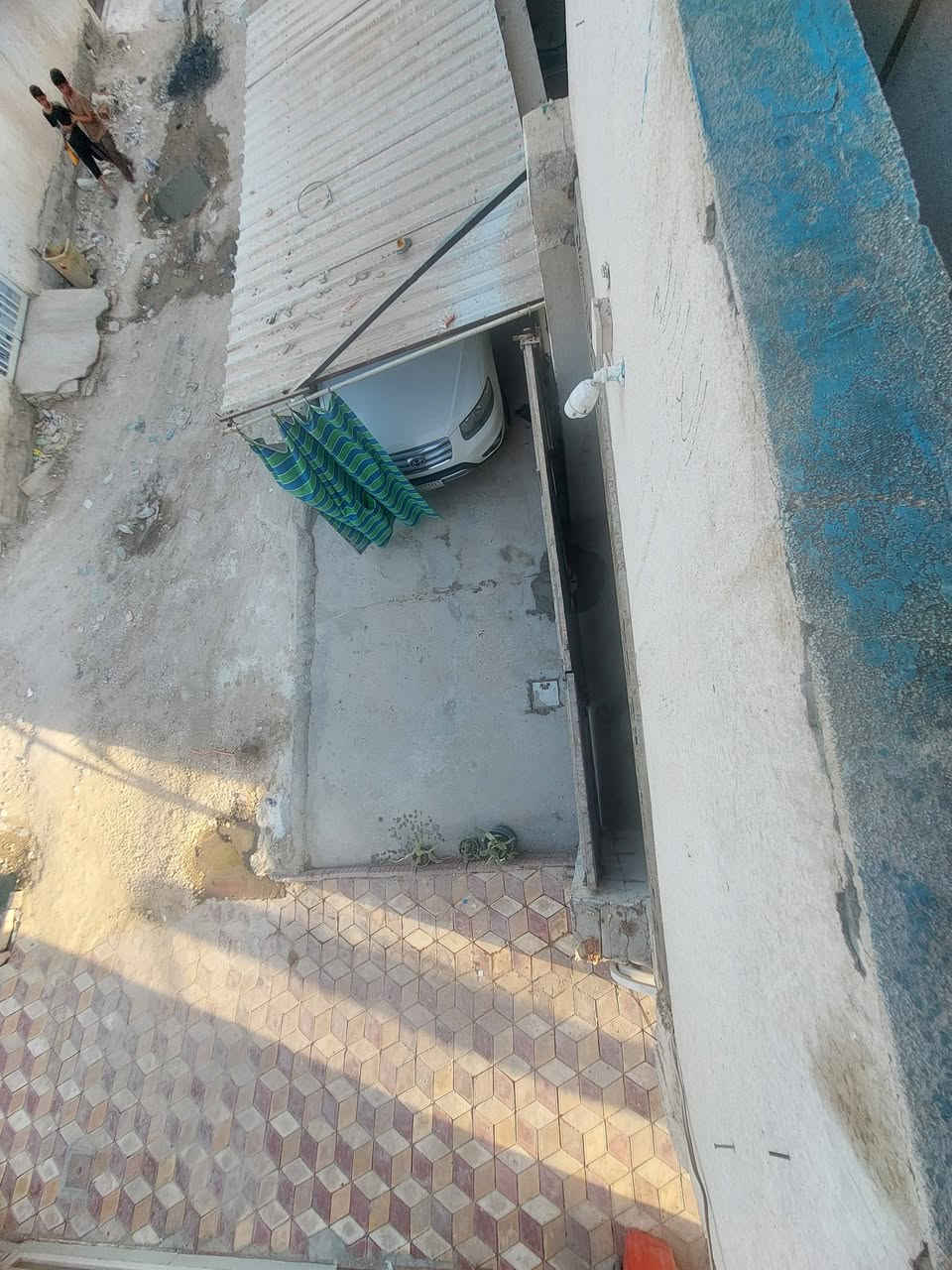 بيت للبيع ١٠٠ متر الواقع في حي صحه خلف مدينه العاب المدهش يتكون من ثلاث طوابق بيت جديد بناءه زراعي وسند بي رسمي يتكون من استقبال خطار جوة وصحيات وطابق الثاني هول وغرفه وصحيات ومطبخ وطابق الثالث غرفتين مع صحيات للاتصال ***********
