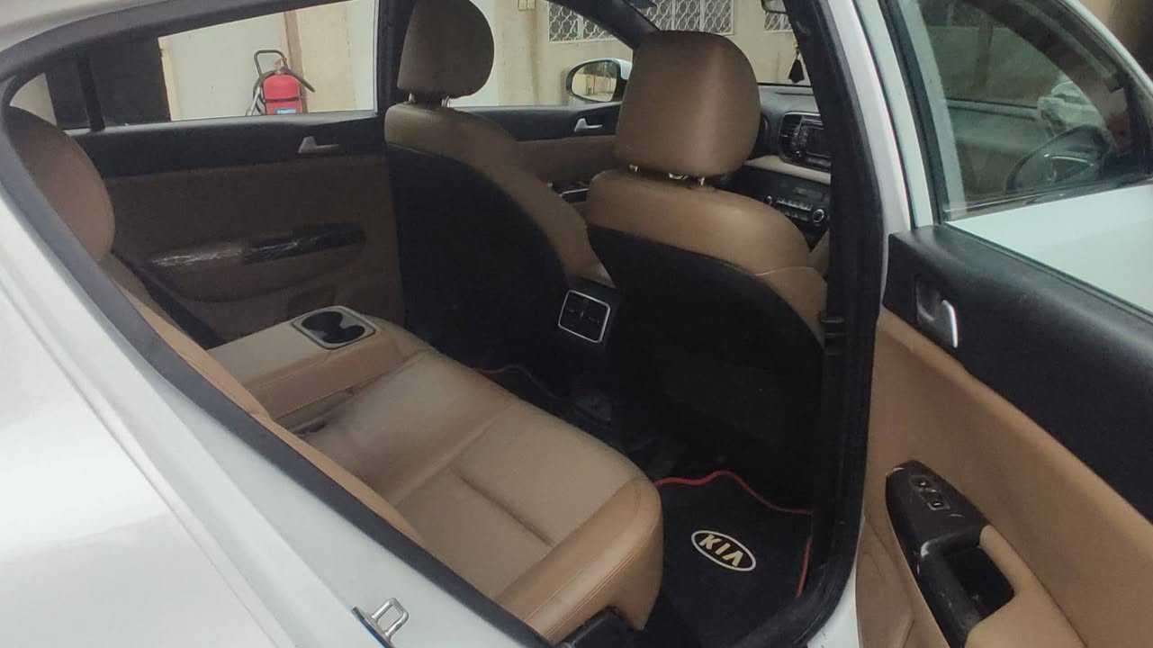 السلام عليكم سبورتج 2016 مثل ما وضحت مقطع الفيديو باسمي سياره ماشيه 121,000 سعر 158 ***********
