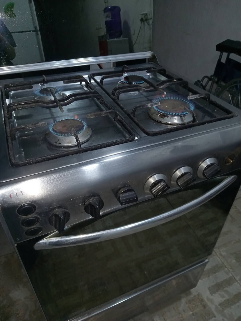 طباخ اربع عيون شغال مستعمل المراسله رقم *********** عنوان حي الجهاد
