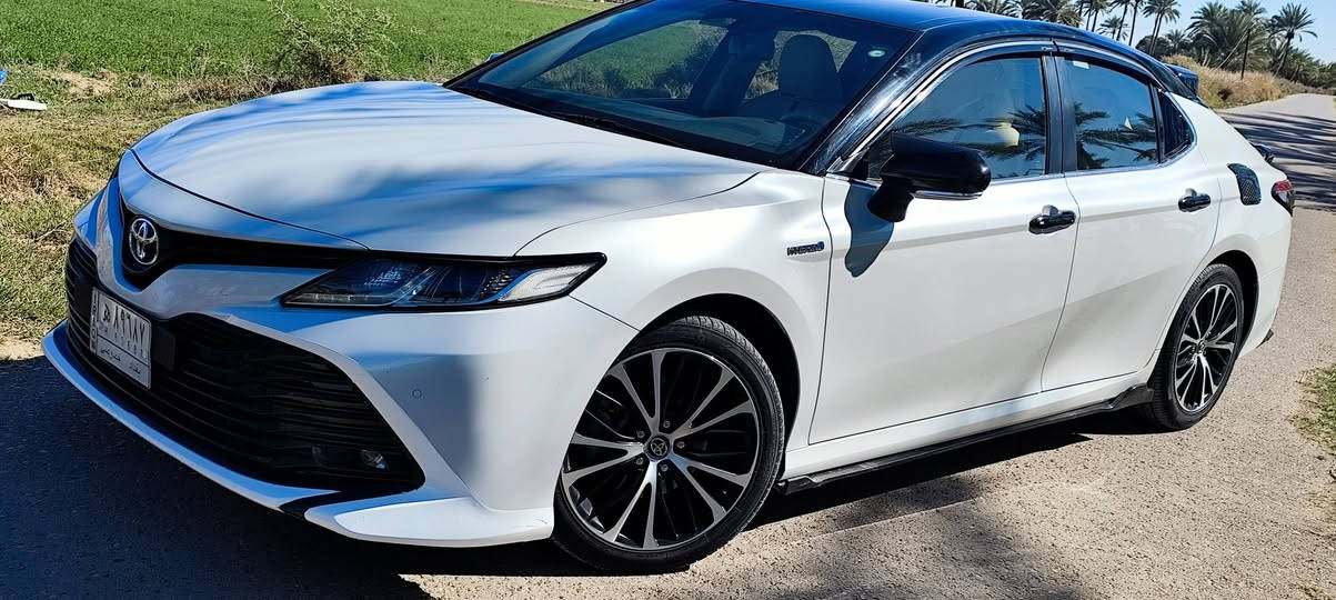 السلام عليكم
كامري 2019 وارد عبداللطيف جميل خليجي هايبرد ماشيه 89 مكفوله من الضربه والصبغ والشخط سبير مانازل كتلوكات الشركة بيهه رقم بغداد بأسمي السياره وضع الشركة 
السعر 215 وبيهه مجال بسيط
بغداد/ابو غريب 
***********
***********
