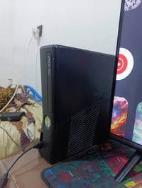 اخوان اكسبوكس 360 سلم للبيع وياه 3 جوستكات وحدة منهن بعدهي جديدة والجو...