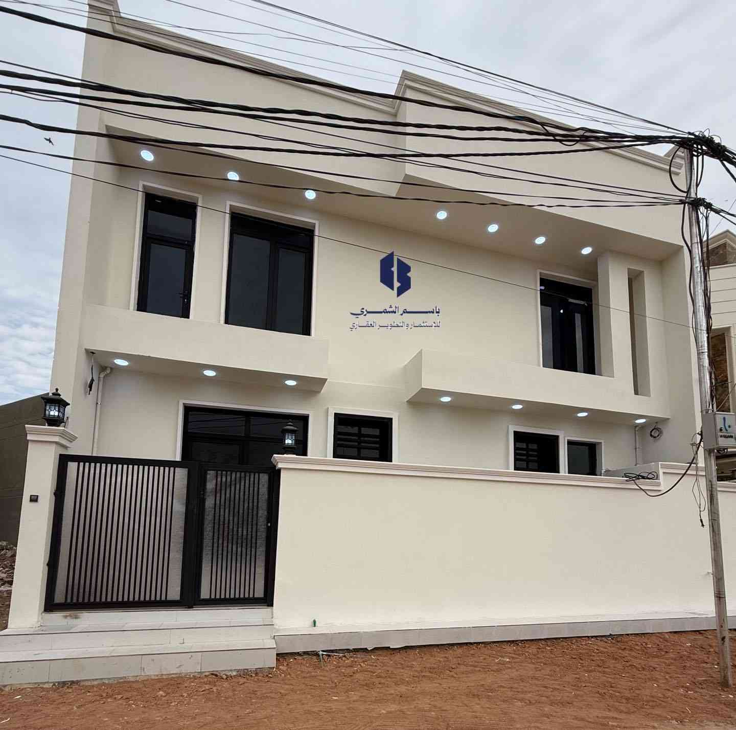 🏠 دار سكني فاخر للبيع 🏠

دار سكن بمواصفات عصرية فاخرة وبناء وفق أحدث الطرق الهندسية الدقيقة.

📍 الموقع: منطقة المدراء ، موقع مميز جدا _ خلف هيئة النزاهة 
📐 المساحة: 135 متر مربع، واجهة 11 متر.
🏢 التصميم: طابقين كونكريت مسلح، غير مسكون، يحتوي على 3 غرف نوم

✨ ميزة إضافية: تصميم عصري ومجهز بكل وسائل الراحة الحديثة.

لا تنسوا الاشتراك والمتابعة ليصلكم كل ما هو جديد في عالم العقارات!
____
                          المراجعة 
     ♦️♦️♦️مجموعة باسم الشمري♦️♦️♦️
      ♦️♦️للاستثمار والتطوير العقاري♦️♦️
الفرع الاول/بغداد،القادسية،قرب مجمع الوزراء
الفرع الثاني/الديوانية،الجزائر ،الشارع الخدمي،مقابل تقاطع أم الخيل
الفرع الثالث/الديوانية،العروبة،شارع  المتحف
____
للأستفسار الاتصال على📲
قسم المبيعات 📠
***********📱
***********📱

📲 حمّل تطبيق باسم الشمّري العقاري الآن من Google Play:
👉 [https://play.google.com/store/apps/details?id=com.basemShamry.app](https://play.google.com/store/apps/details?id=com.basemShamry.app)
🍏 قريبًا على App Store
