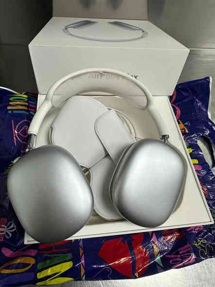 سلام عليكم سماعة ايفون ابل الاصلية 2023السماعة صوتهة كلش حلو النضافة 80)100ملاحضة السماعة وكعت مني وطكت الاستيكة مثل ما واضح بل صورة يرادلهة تبديل من الشركة مكان الشركة ب زيونة السعر 300$وبيهة مجال الهاتف ***********خاص متواجد مكاني بغداد الكرادة
