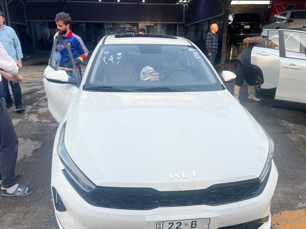 السلام عليكم k3  2022  فول مواصفات
قطعتين تبريد 
ماشيه 54 ألف 
اربع رصعات بلقماره خفيفات أثر حالوب
➕ رصعه بجاملغ الخلفي واضحه بصوره
سياره نظيفه ما متعوبه 
رقم اربيل باسمي تريد تحويل أو وكاله

مكاني بغداد حي الجهاد 

السعر 130$$$$ وبيها مجال بسيط

رقم الهاتف ***********
