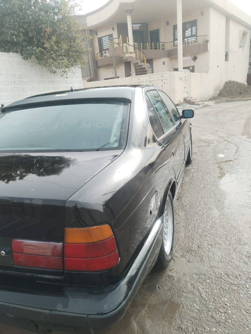 السلام عليكم اخوان بي ام حجم 525كلش نضيفه كير محرك شرط رقم جديد مكاني كركوك التون كوبري السعر 42وبي مجال شي قليل التواصل على هذا الرقم واتساب او اتصال***********
