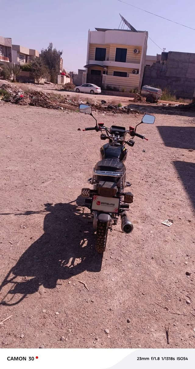 السلام عليكم دراجة سيفان موديل 24 الدراجة مابيها اي نقص  كهربائيات  كلها شغالة ماشية 5الاف حقيقي الدراجة انظف من الصورة محرك مكفول شرط سبانة ما محطوطة عليه السعر 650 وبيها مجال بصيط  رقم الهاتف ***********
