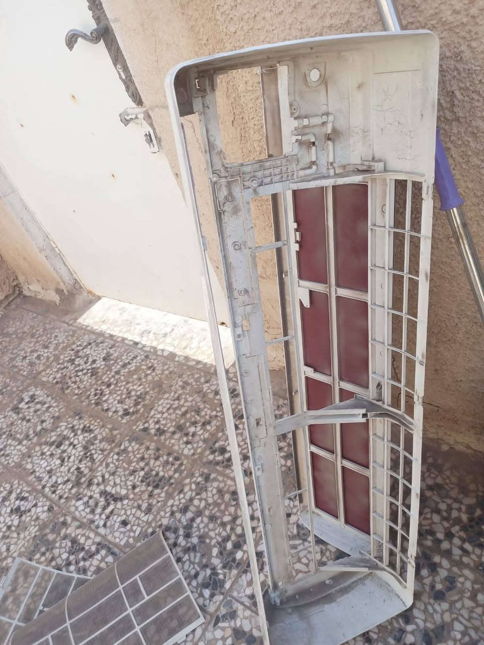 تنصيب وغسل وشد السبالت اسعار مناسبه جداً
30 الف فقط

الاتصال: ***********
ورشه  الأخوين للتبريد
