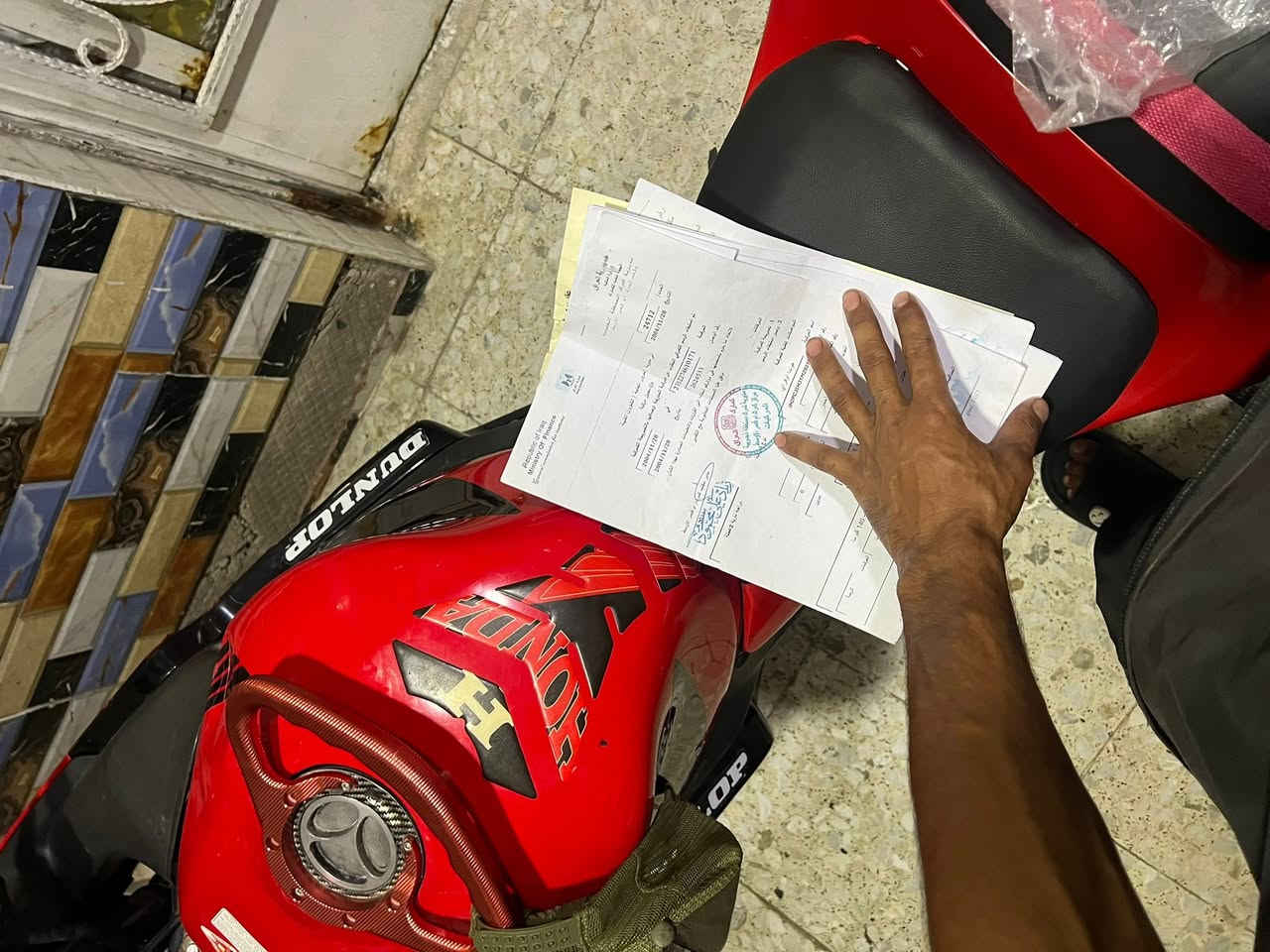 يالله سلام عليكم 

للبيع HOONDA F4i
مكينه 600cc
الدراجه بيها اكزوز سستم كامل منشركه maeev

الدراجه طالعه من كلشي وكلاشي 
طبعن المالك الثاني منبعد راعيها الاصلي اني 

مكمركه وكامله بس باقيه علتسجيل وتستلم لوحات الدراجه تخمً تايرات جدد بلكات عليها ريسنك ونوزلات مسويلها ادامه كامله الدراجه بس هسه طلع بيها صوت بدايه بكن بس خانه وحده دايسه بيهاتشتغل وتمشي عادي طبييعي حماوتها ثابته ٩٥ 
اول ثاني ثالث اشلع اشلع بس افلوس ماعندي واسويها 

واسف عل اطاله 
وسعرها ابفلس ونص 

رقمي لليريد تفاصيل اكثر ***********
