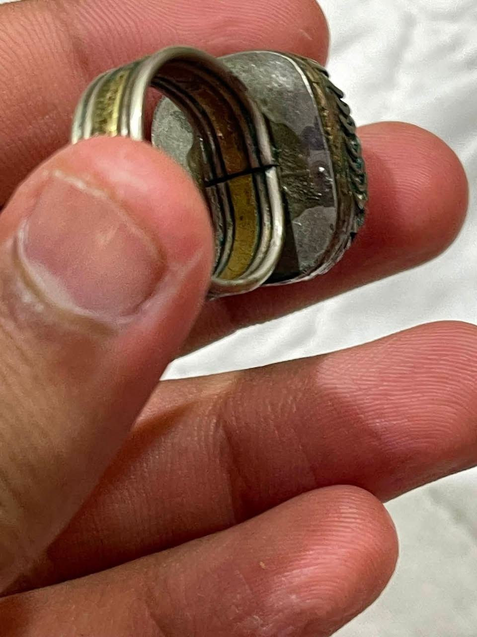 للبيع قطعه نحاس صياغه اليمن حجره عقيق يماني قديم سعر ١٥ الف فقط بغداد مدينه صدر ***********
