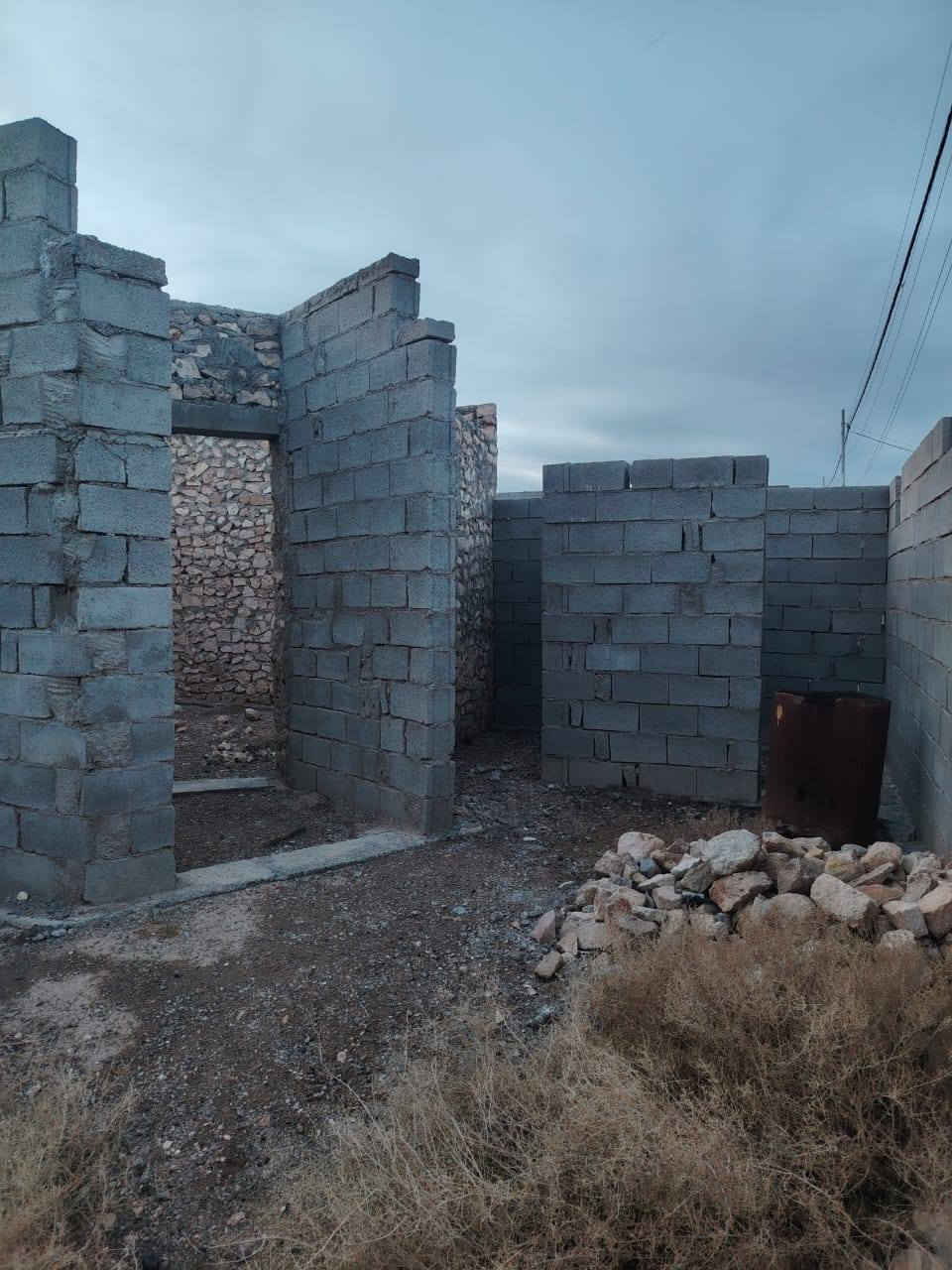 بيت للبيع في حي البكر غرب مدرسة مطلع الفجر و شرق جامع الحاج طه. 
 المساحة الكلية ٢٦٠ متر البيت مثل ما موضح بالصور و الفيديو.

واصله ماء و كهرباء نظامي 

السعر ٢٢ مليون و الشراي يجي يشوف البيت إذا اعجبه يتصل او يجي للبيت المقابل للهيكل هو بيت صاحبه (محسن صباح حردان العبيدي)
رقم الهاتف ***********
