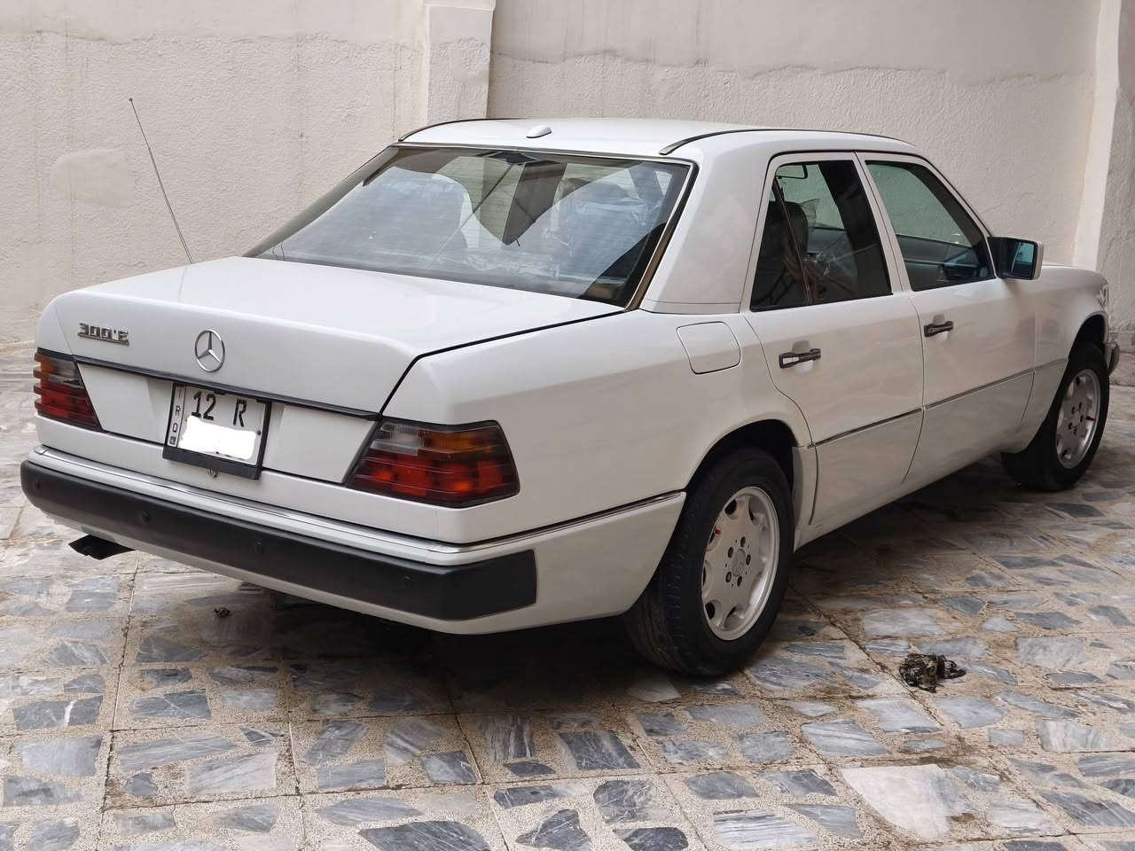 🔴السلام عليكم 👋
🔴بيع  بمرسيدس دب W124
🔴نوع : مرسيدس دب 260
🔴الموديل :1988 محدثه 1992🔱
🔴الحجم :260🔱
🔴المحرك : ديزل بلادي خمسه سلندر تيربو 🔱
🔴الگير : شرط🔱
🔴الاكسل:300 بدلته مناسب للمحرك خفيف يصير 🔱
🔴حداديه : نظيفه🔱
🔴الغرفه: نظيفه وحلوه🔱
🔴اللون: ابيض🔱
🔴الرقم : نينوى دولي إلى 2030
🔴اطارات :طخم نظيف مصار شي من بدلته🔱
🔴بطاريه: نظيفه🔱
🔴صبغ : بيها قطع صبغ بس انطيك صبغ عام🔱
🔴التحويل : شرط التحويل 🔱
🔴حصه مل كاز بيها بس يرادلها تفعيل لأن الرقم جديد
🔴السعر: 70وبيها مجال 🔱
🔴اخوان السياره جاهزه من كلشي  محرك وكير وشلعتها حلوه شغل واطلع ولا تفتح بوند سياره نظيفه مل بيت الشراي يتصل عالرقم ♥️🔱
الرقم : اسيا :***********♥️
الرقم :كورك :***********
