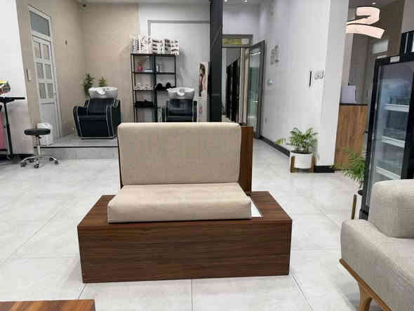 السلام عليكم مقعد خشب زان فاخر  مدمج مع حوض زرع - تصميم مودرن مصنوع من خشب الزان الاصلي المعروف بقوته وفخامته ويمتاز الشكل بخطوط بسيطه ويضيف لمسه طبيعيه للمكان بدمج النباتات مع الجلسه السعر مليون و200 وبي مجال بسيط العنوان بغداد المنصور 
***********
