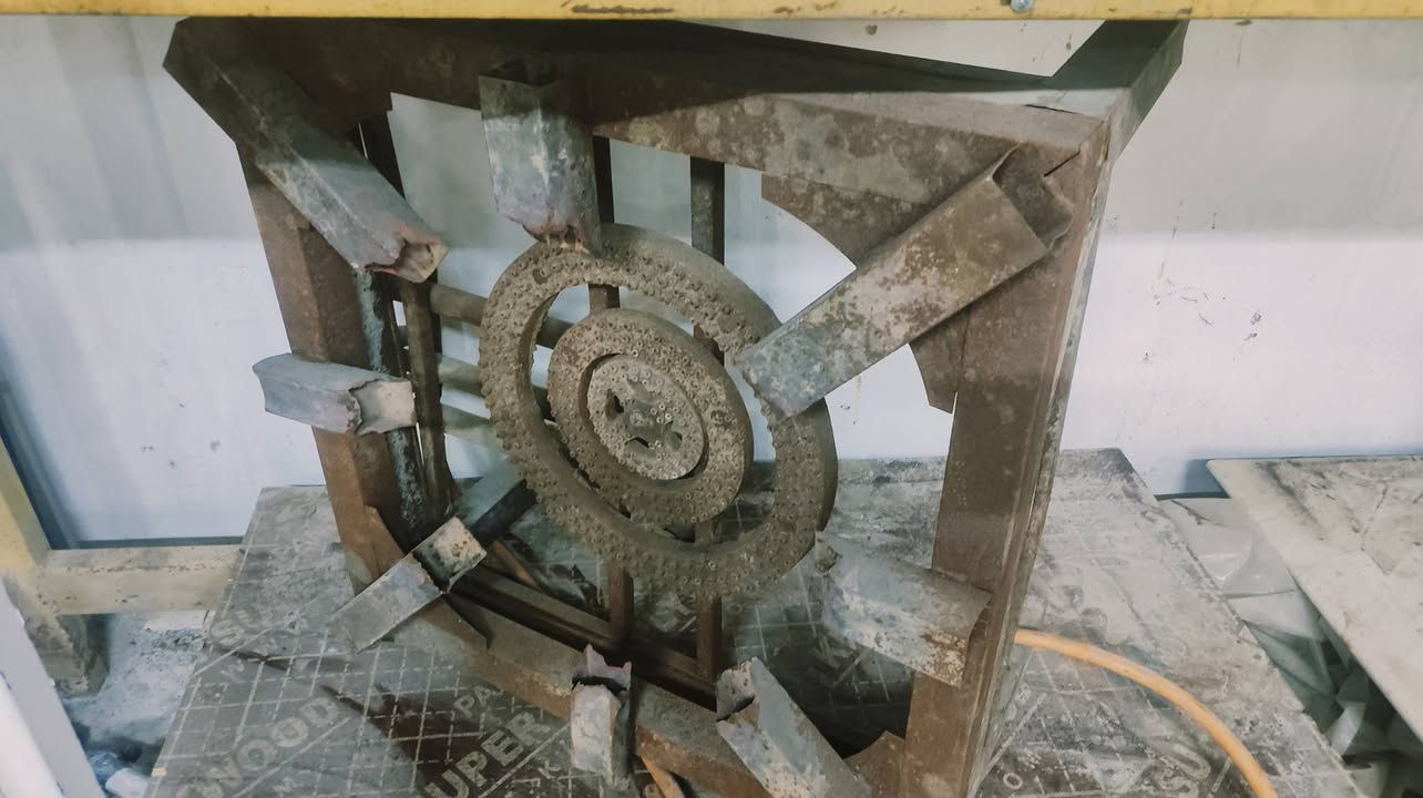 ٢٥ميز اخضر
٤جدوره عراوي قياس٩٥ 
طباخات عدد ٨
صواني عدد  ٥٠ دائر ومستطيل ثقيل
ابيع شلع مابيع مفرد بغداد العبيدي
للاستفسار ***********
