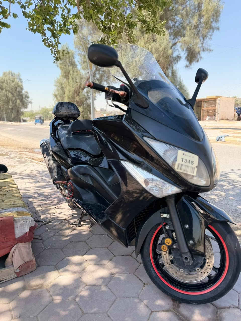 السلام عليكم البيع TMAX _2011 
المكان بغداد المحمودية
للتواصل الاتصال على الرقم
***********
***********
