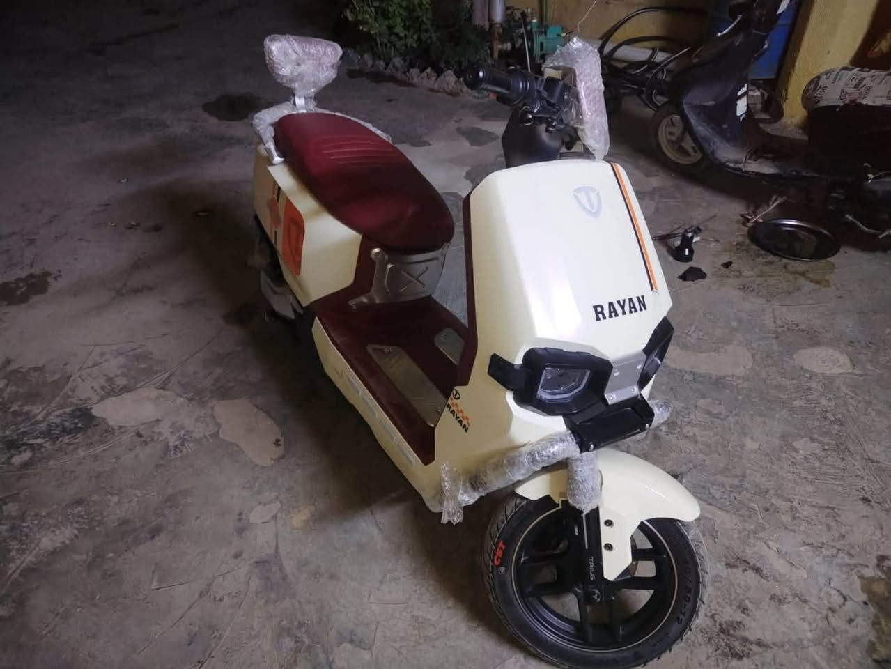 للبيع ماطورشحن قبل 15يوم من طلعتة من شركة السعر 950وبي مجال رقم الهاتف***********
