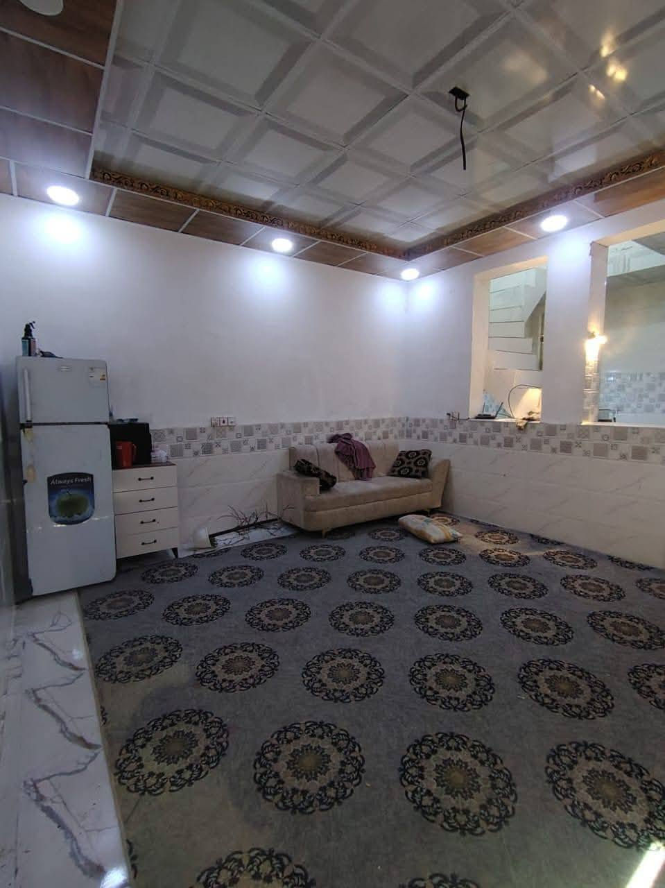 يا الله بيت للرهن المساحه 120 متر  مقابل قريه الغدير بدايه شارع المطحنه
سعر الرهن 15 مليون وبي مجال

مده الرهن سنه وقابل للتجديد

يحتوي على 
📌غرفه
📌صاله
📌مطبخ
📌استقبال
📌حمامات خارجيه وداخليه
للاستفسار *********** 📩📩📩
