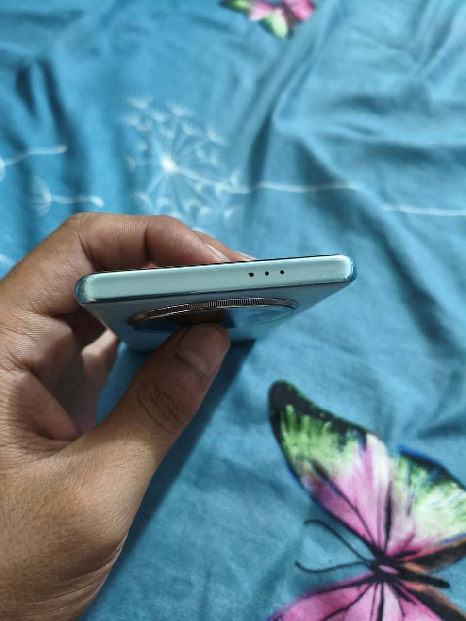 سلام عليكم  هونر اكس 9c مستخدم شهرين هاي الفطور بل لزكه جهاز لا تصليح داخل ولا شي كل ملحقاته موجوده كرتونه وشاحنته الي يريده يتصل ما متاوجد علا فيس *********** عنوان بغداد بسمايه
