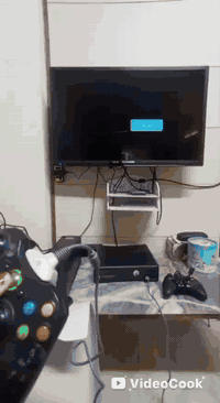 جهاز Xbox 360 مستعمل للبيع
نظيف مثل ما مابين بالفيديو والصور 
🎮 ويّاه:
يده أصلية وايرليس (Wireless)
وياه 3 بطاريات وشاحنتين
ويده ثانية الجهاز مهكر والرام 250 جيجا
 الألعاب الي بيه 16 
مكاني بغداد حي الإعلام 
 السعر 110 ويوجد توصيل 
رقمي ***********
