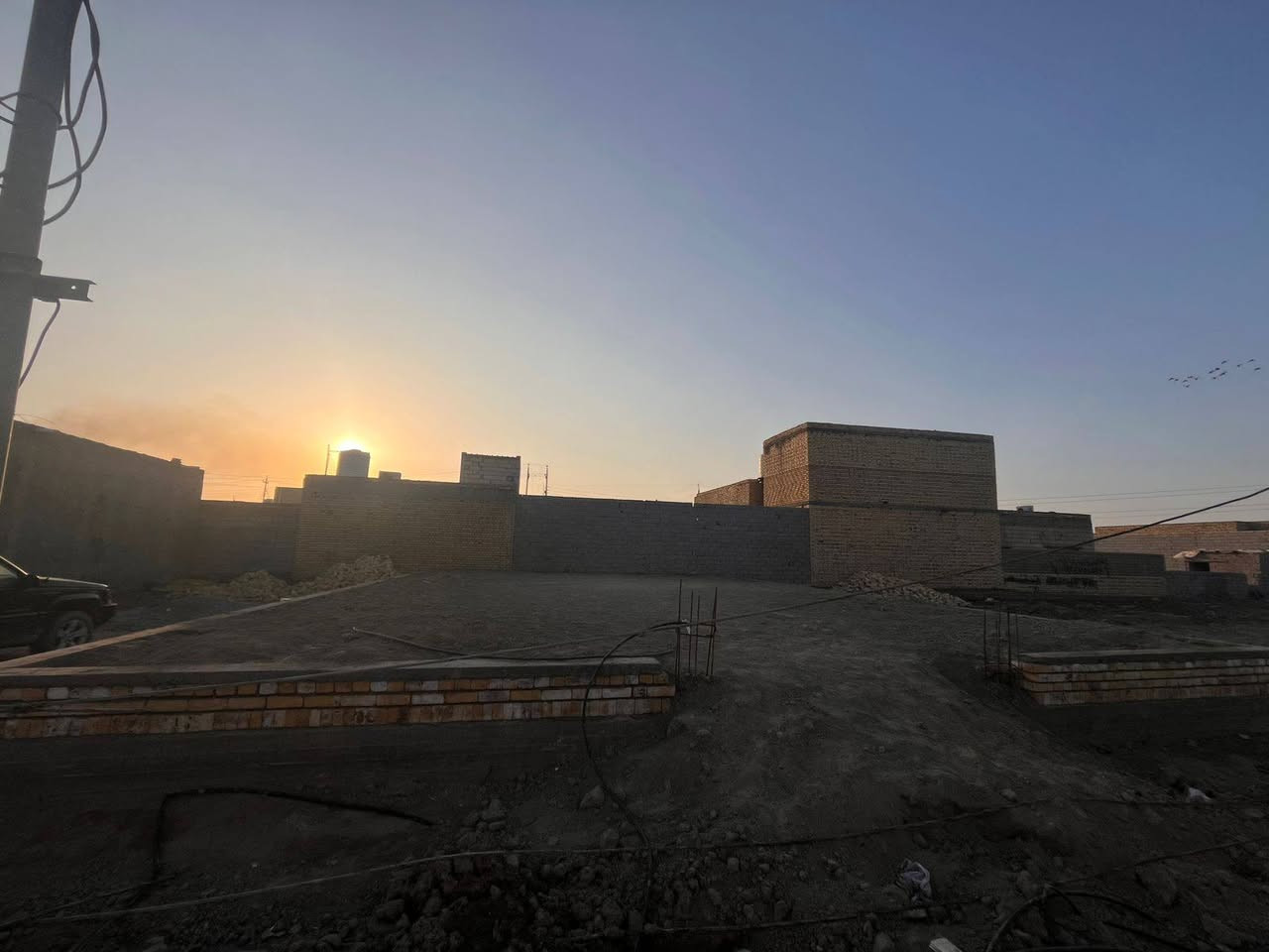 بتلو كونكريت  مسلح زراعي مساحته  204 متر بلصخيين  بشارع الرسول (ص) 
غرفتين وصاله وديوانيه  وحمام وتواليت 
للاستفسار اكثر 
***********
