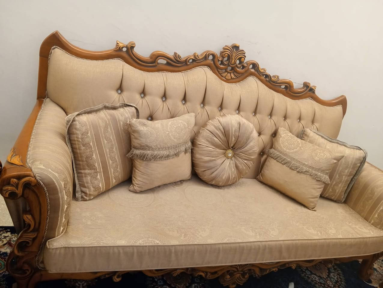 تخم ملكي 10مقاعد طبله وسطيه نظافة 100/100للتواصل ***********
