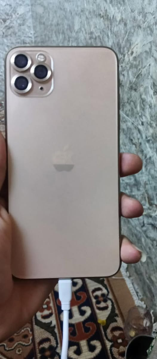 السلام عليكم يفون 11بروه زخير جهاز مكفول فقط مدله بطاريه وبيه زلخ زخيرون مابين  السعر 330وبيه مجال حك الجيه المؤشراي لا تعبني علق واني طبلك خاص هاذ رقم واتساب فقط ***********
