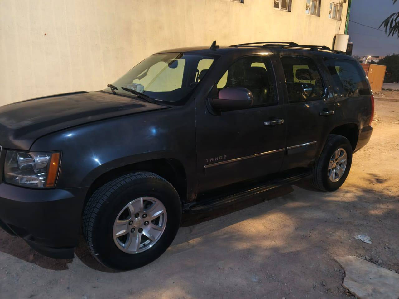 تاهو موديل 2010 
مكلف بلنشر اتصال عل رقم  ***********
