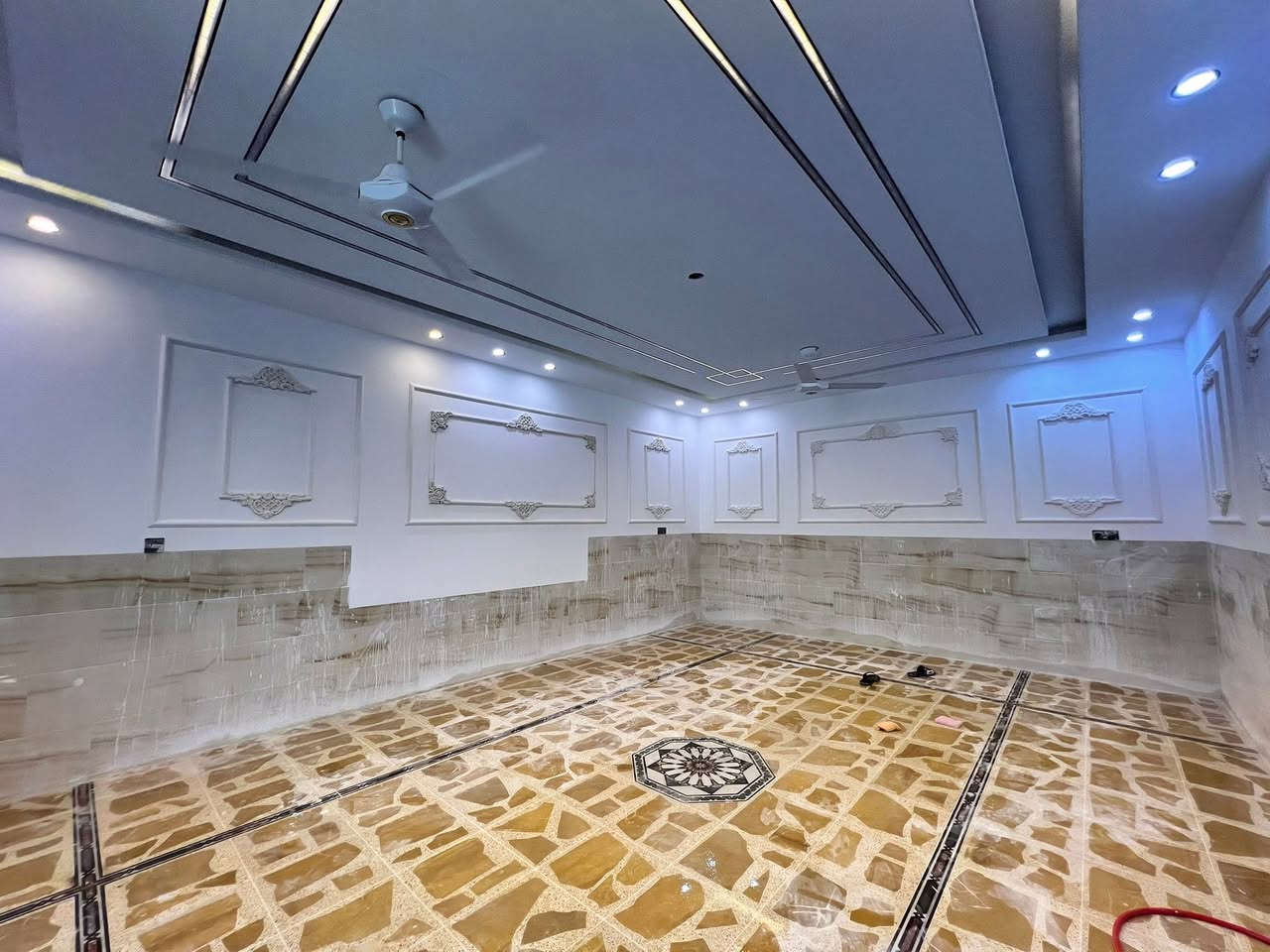 السلام عليكم عملي ديكورات جبسن بورد سقوف ثانوية بديل رخام بديل الشخب سحبات ملكيه نعمل كافه 🏠 منازل دوائر اهلية دوائر حكومية 
كل يلي تختار ديكور وحنا ننفذ استلام مهندس 🦺
عملنا داخل الموصل فقط رقم تواصل 
*********** يوجد وتساب 
***********

