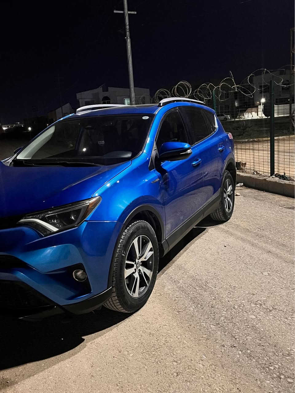 سلام عليكم 
ببع + مراوس رقم شمالي فقط
تويوتا رافور 2017 لون مميز چوێتی
بجم كبس بدون بدون ارباكات
بيهه جاملغ خلفي و قبغ صندوق صبغ
بيهه جمب من ورا قليل
مواصفات xle 
فول عدا بصمه
سلايت
فور ويل
شاشه
كامرة
ويل كروم
3 انضمه قياده
تحديد سرعه
و بعد هوايه مواصفات المعروفه
سعر 160 و بيهه مجال قليل
رقم اربيل جديد فحص هزه سنويه جديد لل 2029
مكانهه اربيل
للاستفسار *********** واتساب فقط أربيل, العراق
