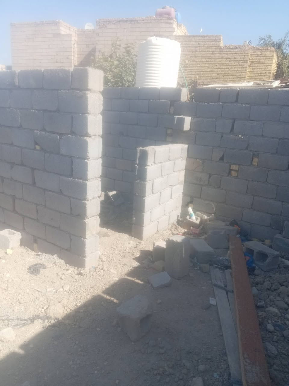 بيت زراعي بلسديناويه هيكل مساحه 240 متر خلف مدرسه صفي الدين قرب العصوم للاستفسار *********** غير متواجد علفيس
