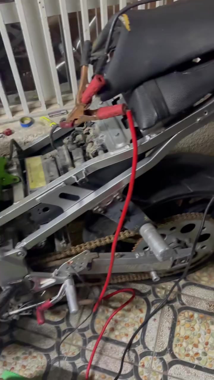 سلام عليكم الدراجه بيها صوت بس مو بكن كوم حديد كوم حديدب١٠وبيها مجال قليل ***********
