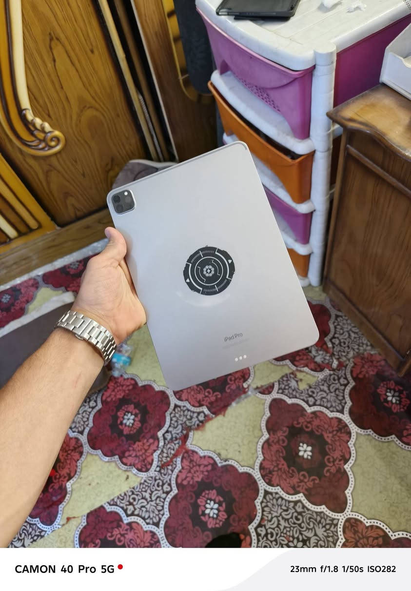 للبيع: iPad Pro 11-inch (الجيل الرابع) 🚀
​نوع الجهاز: iPad Pro (11 بوصة) - الجيل الرابع (النسخة الأحدث بمعالج الـ M2 الخارق).
​المعالج: Apple M2 chip (أداء فائق للالعاب الثقيلة مثل ببجي، والمونتاج والدراسة).
​الذاكرة والتخزين: 128 جيجابايت.
​الاتصال: يدعم Wi-Fi 6E (تصفح وسرعة تحميل فائقة).
​حالة الجهاز: نظيف جداً وأخو الجديد (استخدام حشيم).
​الميزات الإضافية: شاشة Liquid Retina بتردد 120Hz (ProMotion) لسلاسة تامة، كاميرات احترافية مع مستشعر LiDAR، وبطارية ممتازة تدوم طوال اليوم.
​ملاحظة: الجهاز خالي من أي عيوب أو تصليح، وجاهز للاستخدام مباشرة. سعره 750 بي مجال قليل حك الجيه مكاني عسكري كبل رقم ***********
