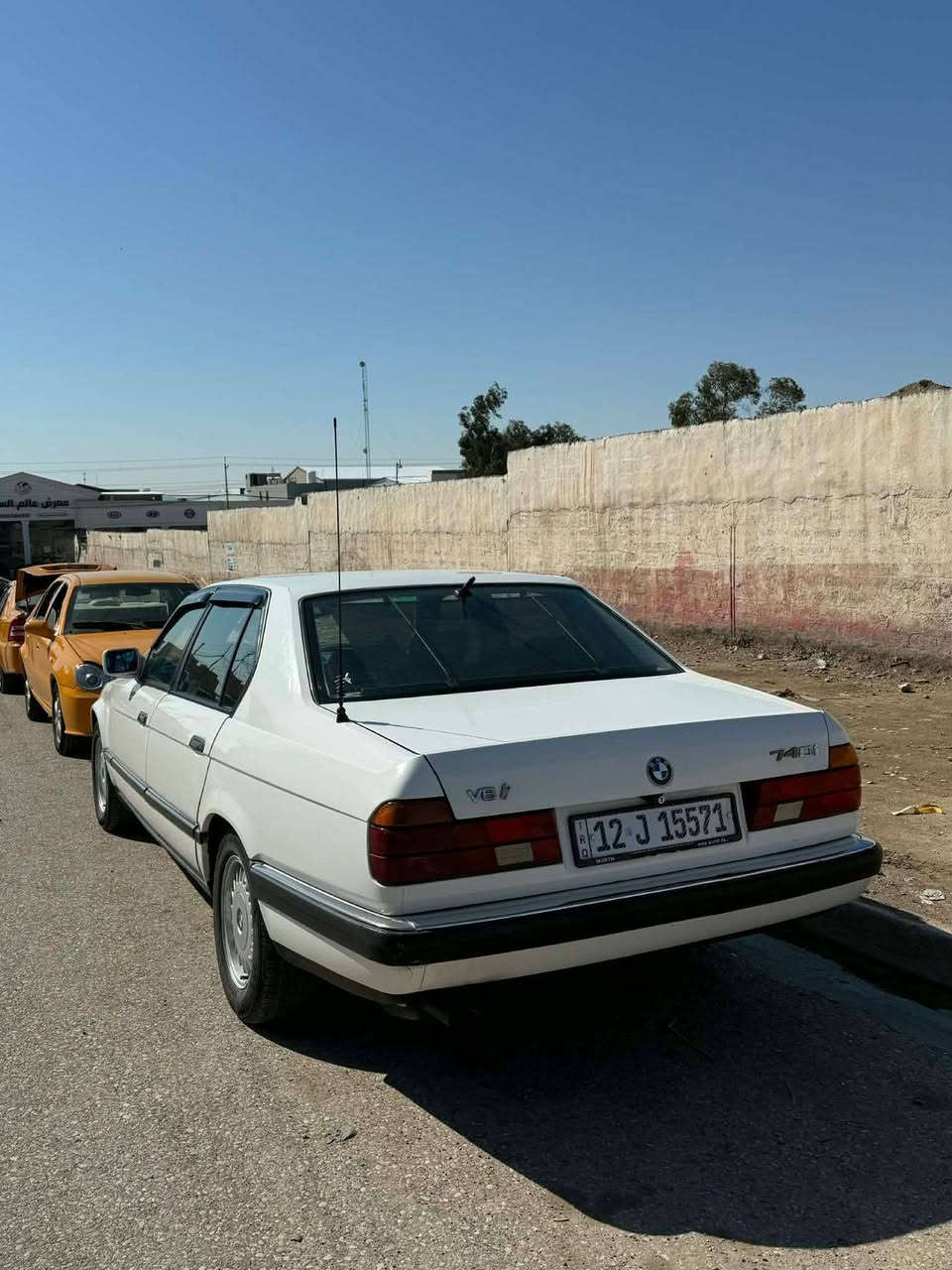 السلام عليكم
63 وبيها مجال 
 للبيع او مراوس 
بي ام دبليو.   740.اصل
8سلندر مسكر أصل 
موديل 1993 بلاديه  بچم عريض 
رقم نينوى باسمي  تحويل ثاني يوم 
بدون حادث
تخم تاير جديد 
كير محرك شرط الكفاله 
تبريد بس راديتر اماميه فقط
. سياره فول مواصفات 
عليها منضومه زنون اصلي 
. سلايت طكتين  
كشنات فول كهرباء هيتر 
خزن ميموري 
حداديه امامي خلفي جديد شرط  جاهزه 
+ كهربائيات بلاد شرط ع وضع الشركه 
دواخل غرفتها نضيفه شرط 
  مكاني صلاح الدين قضاء الشرقاط 
***********
