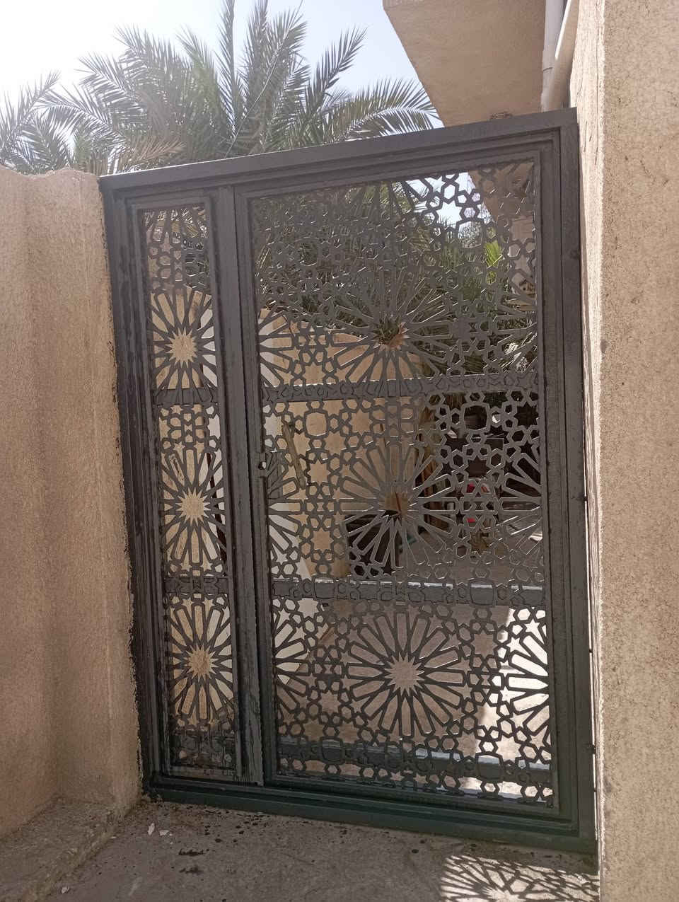 #حداد_متنقل_داخل_((#البصره))
تصليح كافة البيبان والكرفانات
عمل سقيفه 
عمل اسيجه جينكو
لحيم كافه البيبان التعبانه و ترتيبها
صبغ 
كافة انواع الحداده اسعارنه مناسبه جداا 
بس اتصل وتدلل لباب البيت نوصلك 
*********** اتصال او  واتساب
