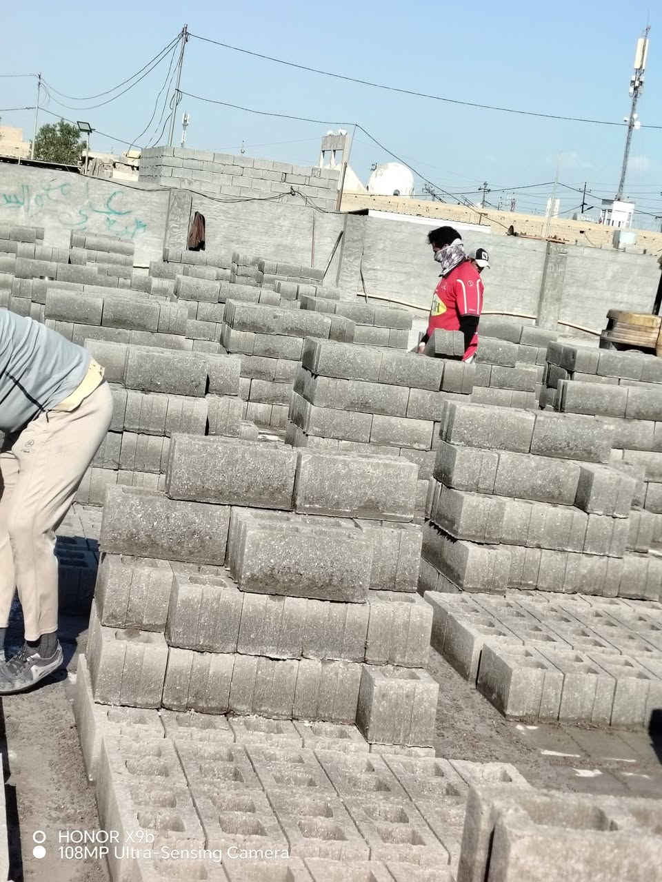 سلام عليكم يوجد لدينا بلوك كافة الاحجام درجة اولا بسعار تنافسية قياس 12/15/20درجة اولا يوجد خدمة توصيل كرين و قلابب
تواصل ***********
