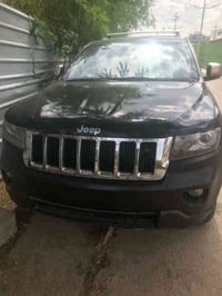 جيب لاريدو 2012  خليجي  محرك جديد  كير نظيف  بيها صبغ قطعه الجاملغ أما...