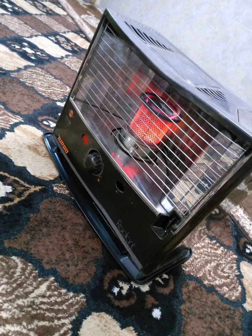 سلام عليكم صوبة توربو ياباني الأصلي شرط لا غاز ولا هيس ما بيهة اي عيب الى البيع  السعر 45 الى الستفسار و التواصل واتساب ***********
