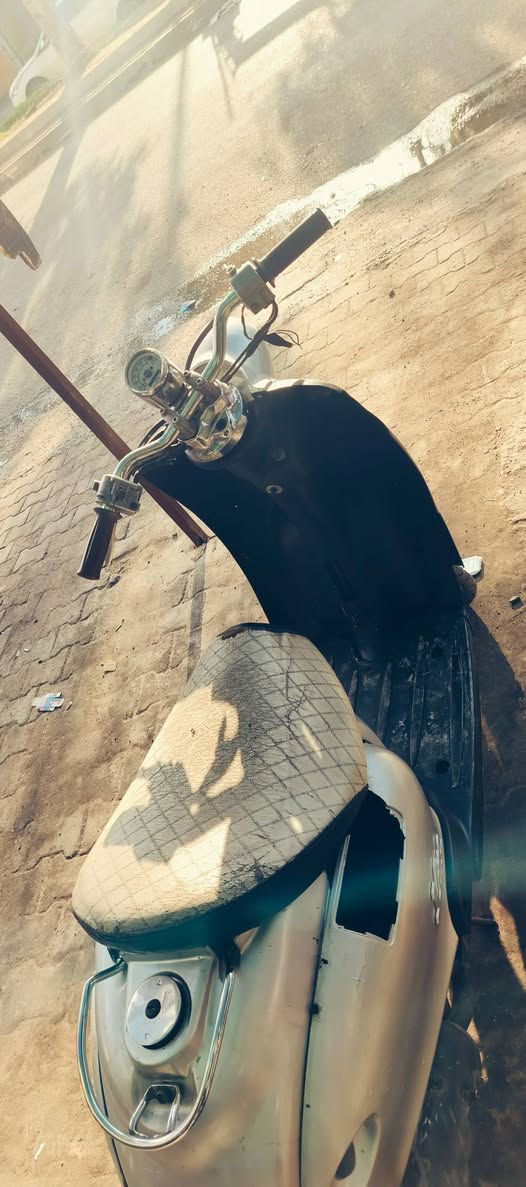 سلام عليكم شباب عندي دراجه عبدالحليم للبيع اي عيب ما بي و جامرلغ اماي عنده بس ما شادينه بعده جديد سعر 300الف وبي مجال مكاني كركوك و هذا الرقم للاستفسار ***********
